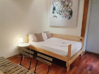 Cama o camas de una habitación en Enjoy a cosy studio in Malasaña BAR