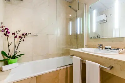 Un baño de Exe Suites 33
