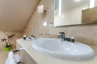 Un baño de Exe Suites 33
