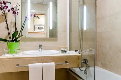 Un baño de Exe Suites 33