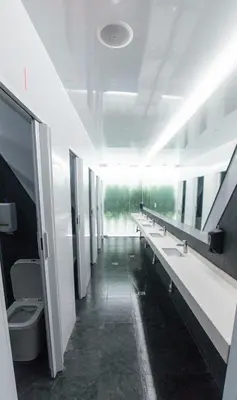 Un baño de Optimi Rooms Madrid