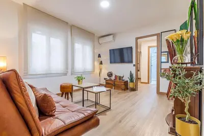 Una televisión o centro de entretenimiento en Apartamento reformado y tranquilo junto a Gran Vía
