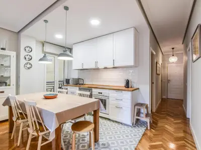 Una cocina o zona de cocina en apartamento reformado-2 habitaciones-5 huespedes ALQUILER TEMPORAL