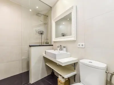 Un baño de apartamento reformado-2 habitaciones-5 huespedes ALQUILER TEMPORAL