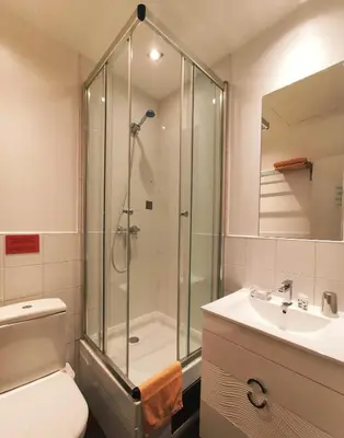 Un baño de Hostal Santa Ana Colors