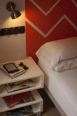 Cama o camas de una habitación en Hostal Santa Ana Colors