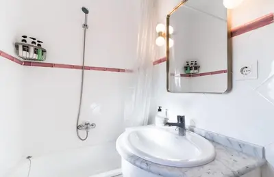 Un baño de Historic penthouse Plaza Mayor in Madrid