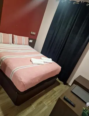 Cama o camas de una habitación en Hostal corazón de Madrid 3