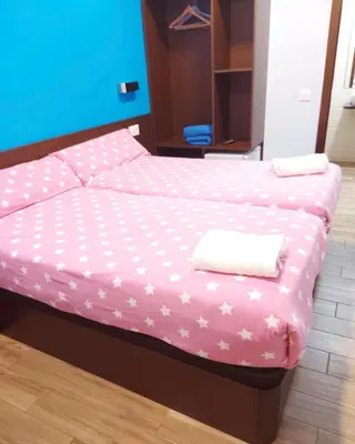 Cama o camas de una habitación en Hostal corazón de Madrid 3