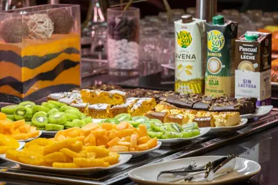 Comida en o cerca de este hotel