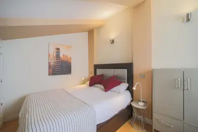 Cama o camas de una habitación en Housing Plaza Mayor by SharingCo