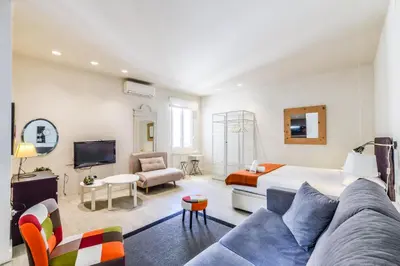 Zona de estar de loft reformado en goya ALQUILER TEMPORAL