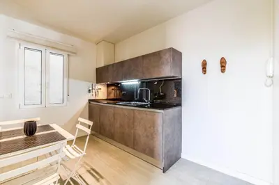Una cocina o zona de cocina en loft reformado en goya ALQUILER TEMPORAL