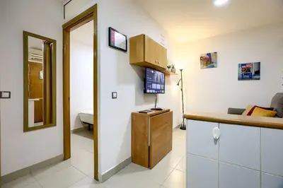 Una televisión o centro de entretenimiento en Madrid Delicias II - Apartamento de 1 dormitorio