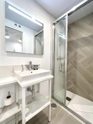 Un baño de Waou MUSEO DEL PRADO es MIA - Corta Duración