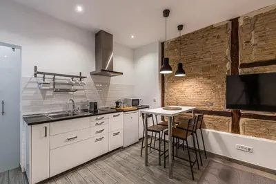 Una cocina o zona de cocina en Waou Gran Via II - Alquiler Corta Duración