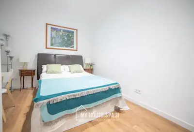 Cama o camas de una habitación en MyHouseSpain - Vacacional piso de lujo en Lavapiés