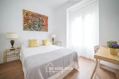 Cama o camas de una habitación en MyHouseSpain - Vacacional piso de lujo en Lavapiés