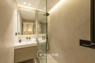 Un baño de MyHouseSpain - Luminoso piso en Chamberí