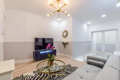 Una televisión o centro de entretenimiento en MyHouseSpain - Fantastico piso nuevo cerca del centro