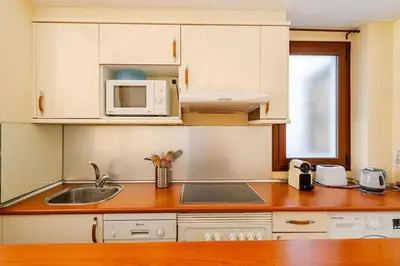 Una cocina o zona de cocina en Bien situado y cómodo