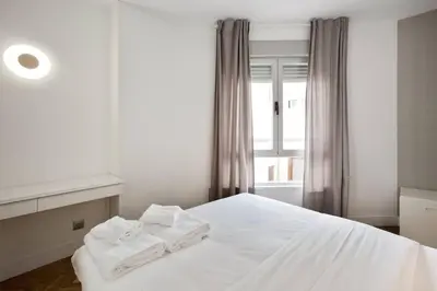 Cama o camas de una habitación en Gran Via by RegalateMadrid