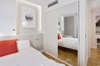 Cama o camas de una habitación en Gran Via by RegalateMadrid