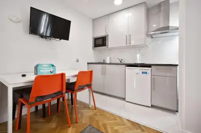 Una cocina o zona de cocina en Gran Via by RegalateMadrid