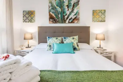 Cama o camas de una habitación en Chamberi con Jardin C by RegalateMadrid