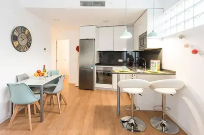 Una cocina o zona de cocina en Chamberí con jardín A by RegalateMadrid
