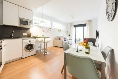 Una cocina o zona de cocina en Chamberí con jardín A by RegalateMadrid