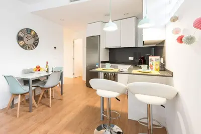 Una cocina o zona de cocina en Chamberí con jardín A by RegalateMadrid