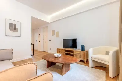 Una televisión o centro de entretenimiento en Luces en Madrid
