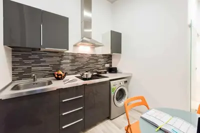 Una cocina o zona de cocina en Calle Huertas Galería by RegalateMadrid