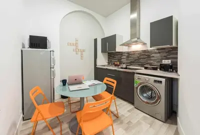 Una cocina o zona de cocina en Calle Huertas Galería by RegalateMadrid