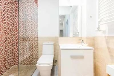 Un baño de Calle Huertas Galería by RegalateMadrid