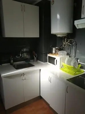 Una cocina o zona de cocina en Apartamento HOTEL MONTAÑA LAVAPIES