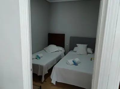 Cama o camas de una habitación en Apartamento HOTEL MONTAÑA LAVAPIES