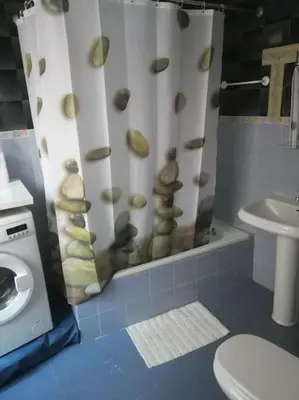 Un baño de Apartamento HOTEL MONTAÑA LAVAPIES