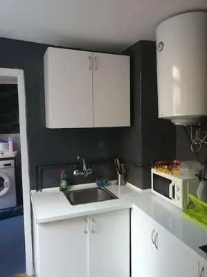 Una cocina o zona de cocina en Apartamento HOTEL MONTAÑA LAVAPIES