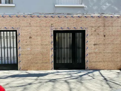 Edificio en el que se encuentra el hostal o pensión