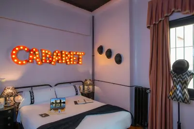 Cama o camas de una habitación en Casual del Teatro Madrid