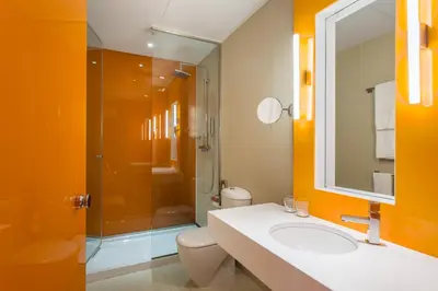 Un baño de Room Mate Oscar, Madrid
