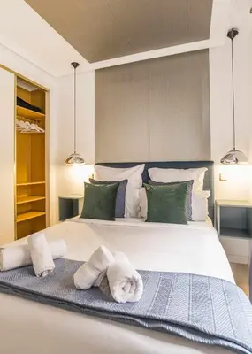 Cama o camas de una habitación en Royal Palace by SkyKey - Tarifas mensuales!