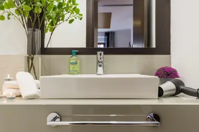Un baño de Prado By SkyKey - Tarifas mensuales disponibles!