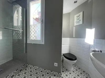 Un baño de Punta Me Beautiful Apartment in Plaza España