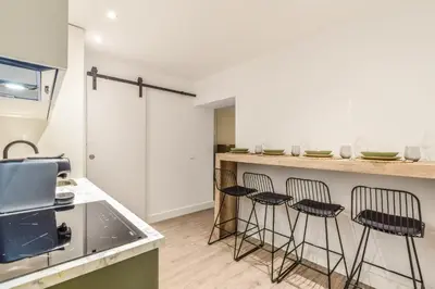 Una cocina o zona de cocina en Acogedor apartamento Gran Via -No Ascensor-