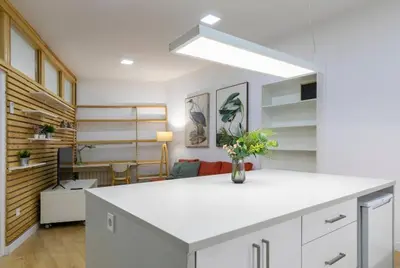 Una cocina o zona de cocina en Madrid Vistillas - Apartamento Acogedor