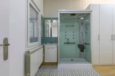 Un baño de Madrid Vistillas - Apartamento Acogedor