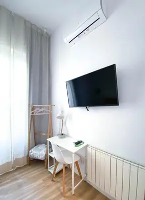Una televisión o centro de entretenimiento en HOSTAL ANDREA SOL